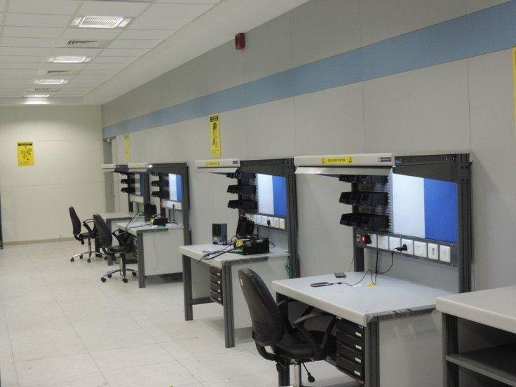 Modern Lab Furniture Height Adjustment Workstations Setup